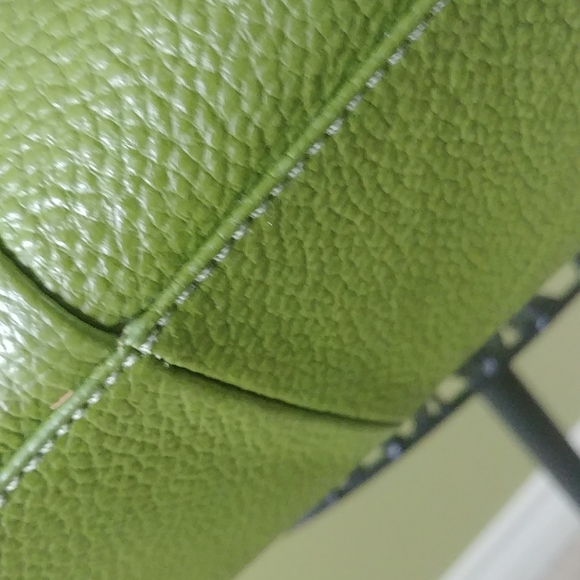 ⭐HOST PICK⭐Great condition, 100% LEATHER GREEN COLOR Tote Bag - Picture 14 of 16